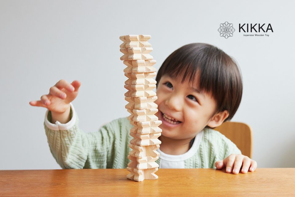 日本製の木のおもちゃ「KIKKA」 こどもが夢中になる知育積み木